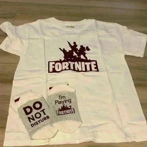 Fortnite Tshirt and Socks  Set - Picture 1 of 4